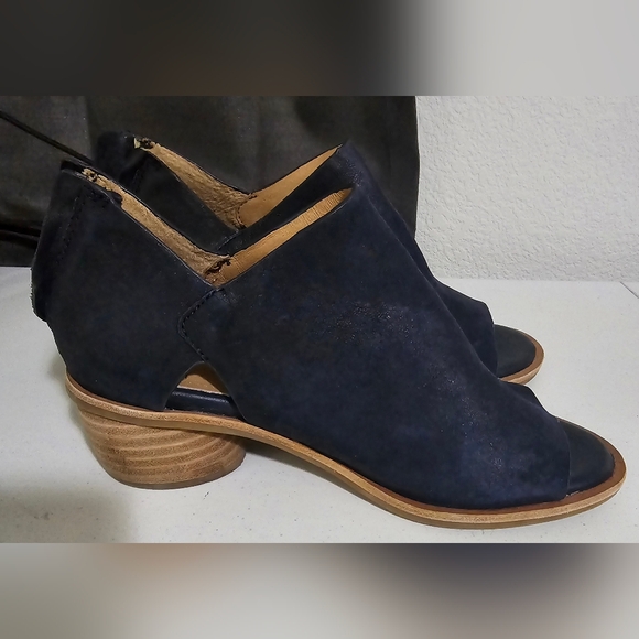 Sofft blue suede  size 6 - Picture 1 of 6